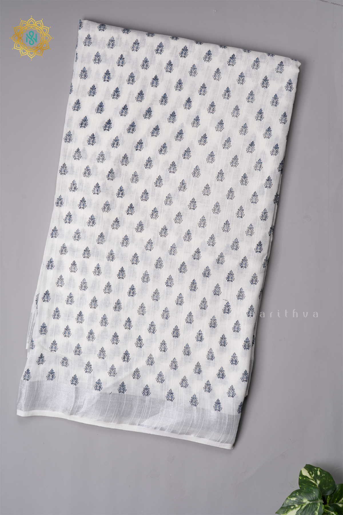 WHITE WITH BLUE - LINEN BY COTTON