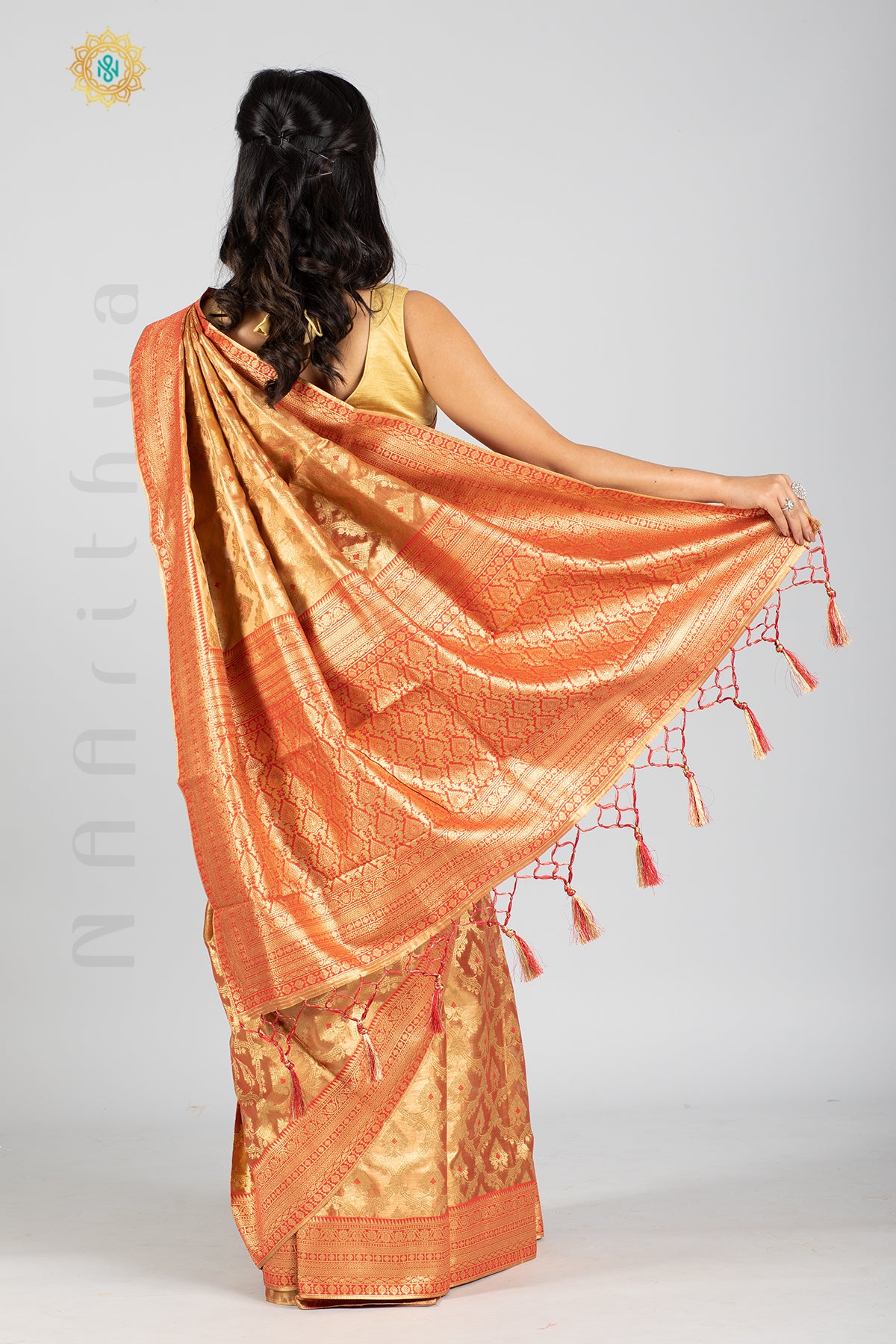 ROSE GOLD TISSUE SILK IN MEENA BUTTAS ALLOVER THE BODY WITH ZARI WOVEN PALLU & TISSUE BLOUSE