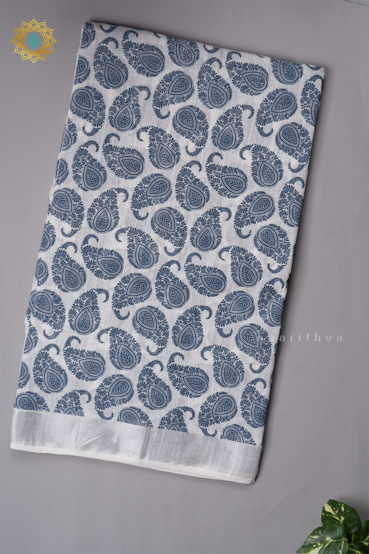 WHITE WITH BLUE - LINEN BY COTTON