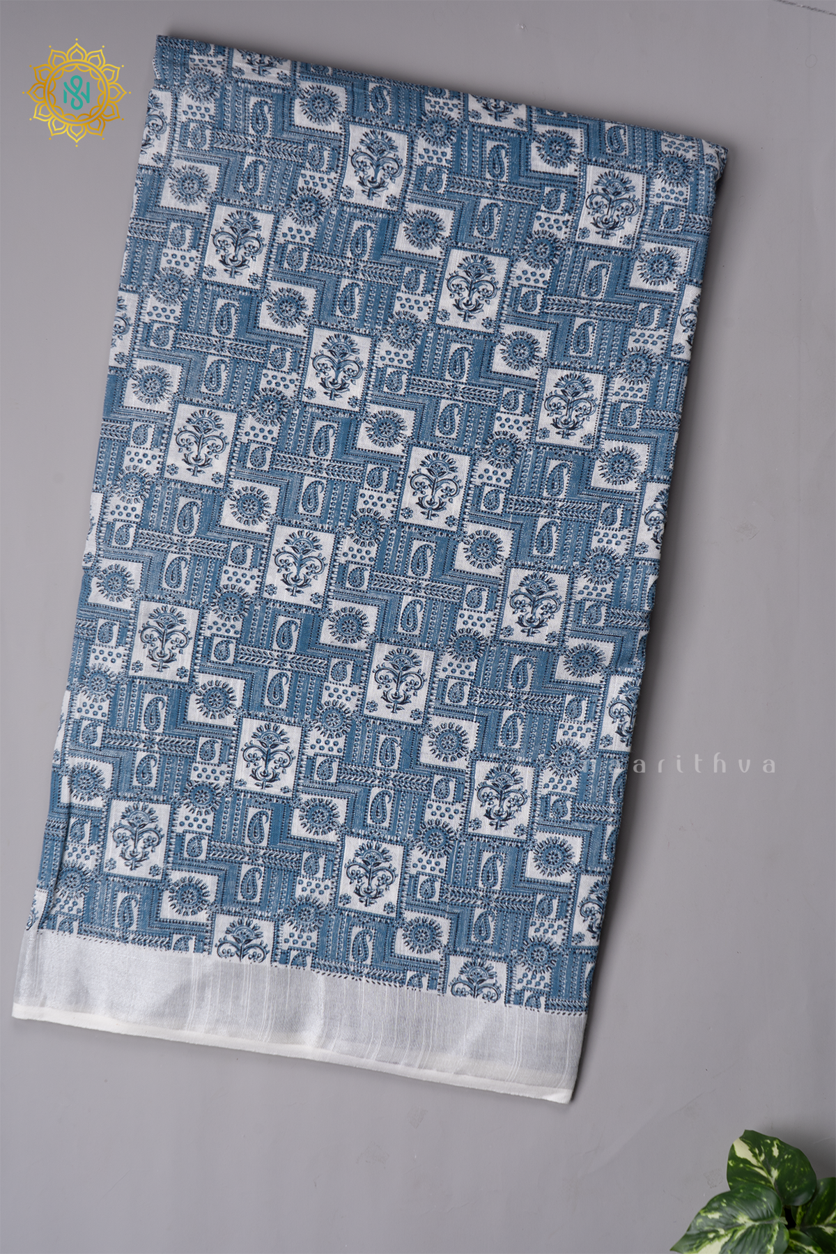 WHITE WITH BLUE - LINEN BY COTTON