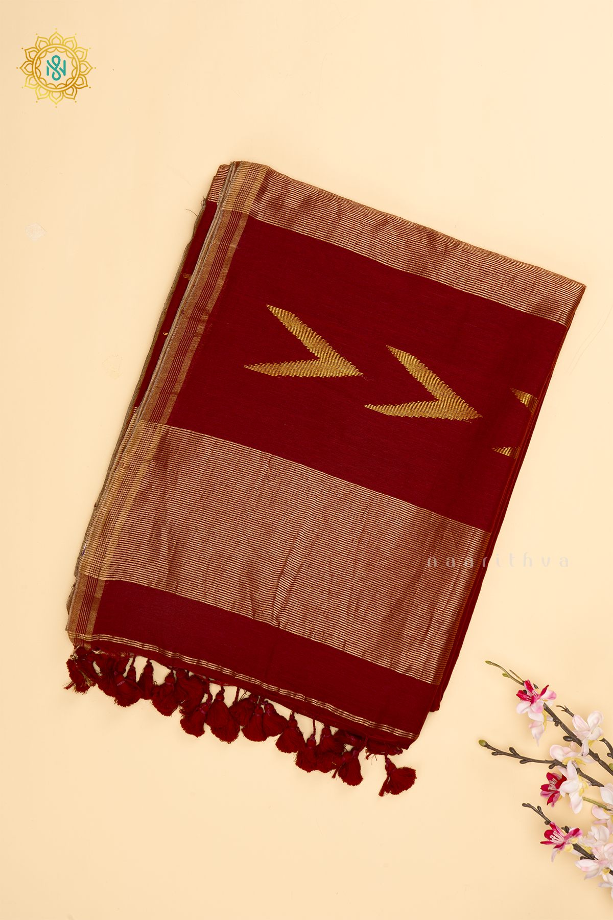 Magenta  Mul Cotton Saree With Thread Woven Buttas On The Body And Contrast Border