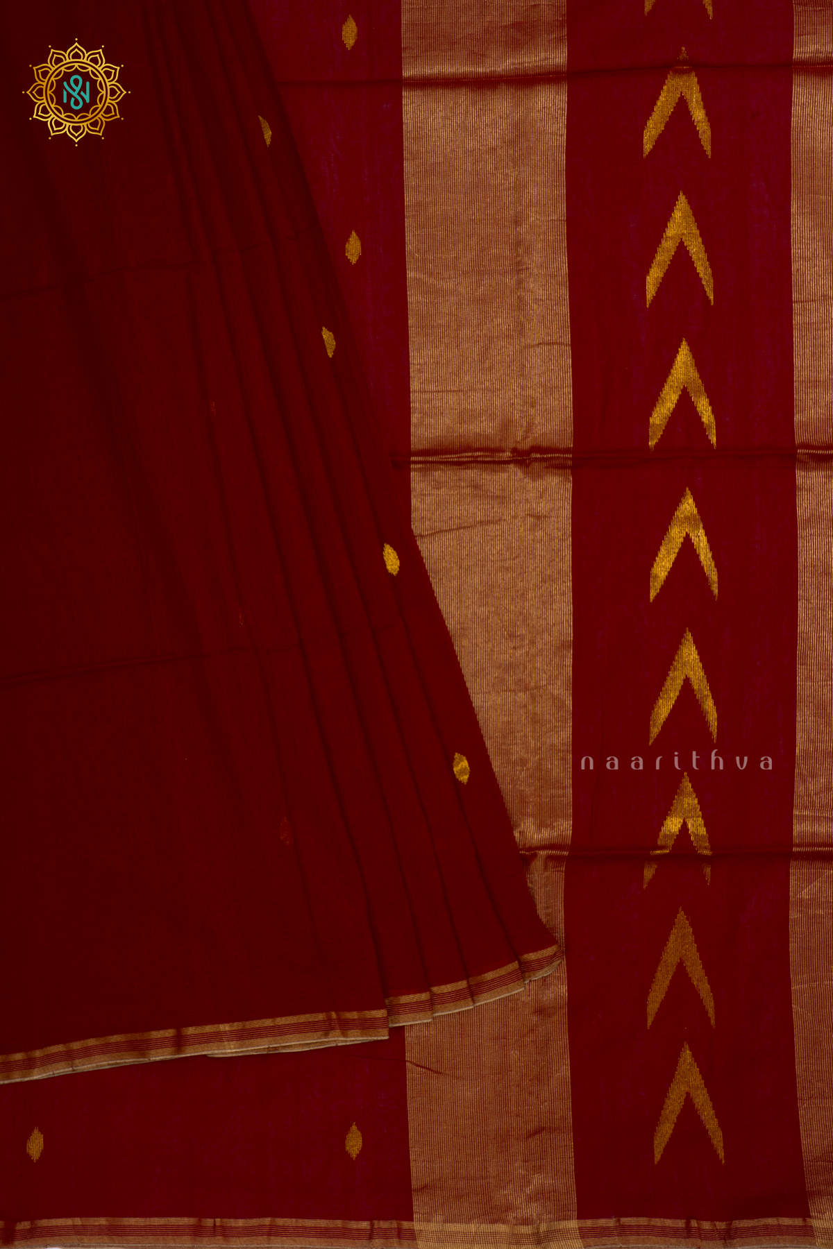 Magenta  Mul Cotton Saree With Thread Woven Buttas On The Body And Contrast Border