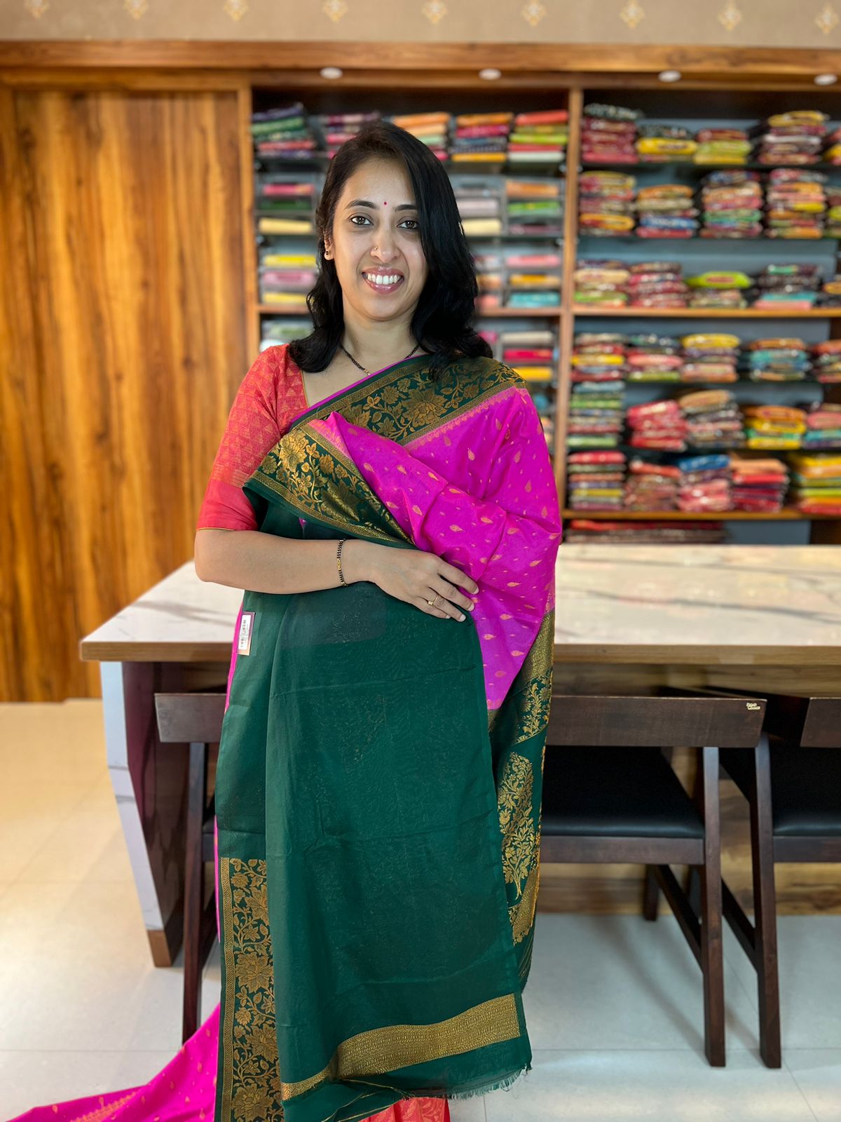 How to Wear Different Color Sarees With Contrast Blouses! | Contrast blouse,  Pink saree, Dark pink saree contrast blouse